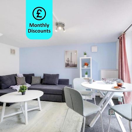 דירות Feltham Chic 1Br House In Hounslow - 12 Mins From Heathrow Airport מראה חיצוני תמונה