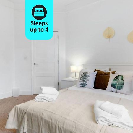 דירות Feltham Chic 1Br House In Hounslow - 12 Mins From Heathrow Airport מראה חיצוני תמונה