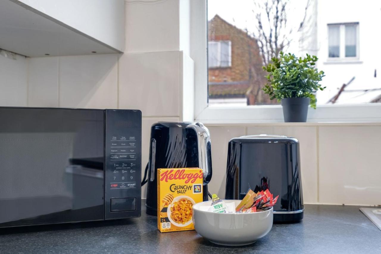 דירות Feltham Chic 1Br House In Hounslow - 12 Mins From Heathrow Airport מראה חיצוני תמונה